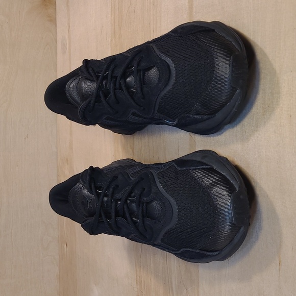 Adidas Original Ozweego Black Athletic Shoes - Picture 3 of 11